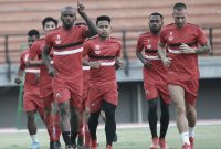 Latihan Madura United, di Stadion Gelora Bung Tomo (GBT), Surabaya. (twitter madura united)