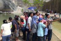 Suasana liburan warga di Bukit Jaddih, Kabupaten Bangkalan, Jawa Timur. (istimewa)