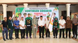 Bupati Sidoarjo, Saiful Ilah, saat melepas kontingen Sidoarjo yang akan berlaga di Porprov Jatim. (istimewa)