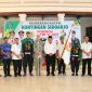 Bupati Sidoarjo, Saiful Ilah, saat melepas kontingen Sidoarjo yang akan berlaga di Porprov Jatim. (istimewa)