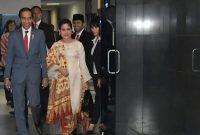 Presiden Jokowi dan Ibu Negara saat tiba di RSUD Dr Soetomo, Surabaya, Sabtu (29/06/2019) malam. (foto: Media Sekretariat Presiden)