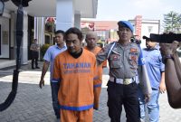 Dua anggota BIN gadungan diamankan Polresta Sidoarjo, Sabtu, 27/07/2019. (Fah/ SJ foto)