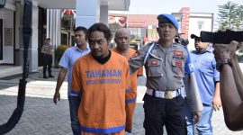 Dua anggota BIN gadungan diamankan Polresta Sidoarjo, Sabtu, 27/07/2019. (Fah/ SJ foto)