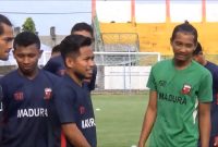 Andik Vermansyah saat latihan bersama tim Madura United, di Stadion Gelora Ratu Pamekasan, Kabupaten Pamekasan, Jawa Timur. (Budi/ SJ foto/ dok.)