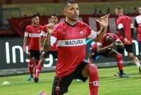 Pemain Madura United lakukan pemanasan jelang laga melawan PSM Makassar, di Stadion Gelora Ratu Pamekasan, Kabupaten Pamekasan, Jawa Timur, Kamis 04/07/2019. (foto: twitter madura united)  