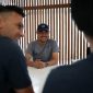 Nil Maizar temui pemain Persela, setelah resmi dipilih menggantikan Aji Santoso. (twitter persela)