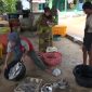 Suasana gudang pengepulan ikan di Kecamatan Bluto, Kabupaten Sumenep, Sabtu, 13/07/2019. (Budi/ SJ foto)