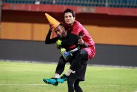 Engelberd Sani dan Muhammad Ridho, usai berlatih di Stadion Gelora Madura Ratu Pamelingan, Kabupaten Pamekasan, Jawa Timur. (foto: twitter madura untied)