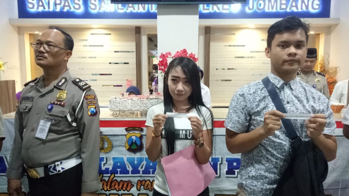 Suasana pemberian SIM Gratis oleh Satlantas Polres Jombang, Jawa Timur, Senin (01/07/2019). (istimewa)