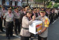 Upacara Tradisi Purna Bhakti Personil, digelar di lapangan Polrestabes Surabaya, Rabu, 03/07/2019. (joe/ SJ foto)
