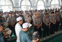 Pelepasan Calon Jamaah Haji (CJH) Anggota Polrestabes Surabaya, di Masjid Baiturrahman, Mapolrestabes Surabaya, Jawa Timur, Kamis 04/07/2019. (joe/ SJ foto)