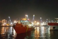 KN SAR 225 Widura dikerahkan ke perairan Batuputih, Kabupaten Sumenep, untuk membantu pencarian ABK KM Surya Abadi 02 yang hilang, Senin malam, 15/07/2019. (foto: humas kantor SAR Surabaya)