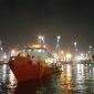 KN SAR 225 Widura dikerahkan ke perairan Batuputih, Kabupaten Sumenep, untuk membantu pencarian ABK KM Surya Abadi 02 yang hilang, Senin malam, 15/07/2019. (foto: humas kantor SAR Surabaya)