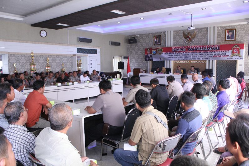 Aplikasi Delta Siap diperkenalkan dalam rapat koordinasi Polresta Sidoarjo dan pemilik Pertamini, Selasa, 16/07/2019. (fah/ SJ foto)