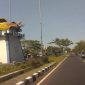 Monumen laka lantas, cara Satlantas Polres Bangkalan memberi pesan waspada kepada pengendara yang melintas. (joe/ SJ foto)