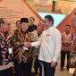 Menkominfo Rudiantara temui Bupati Sidoarjo Saiful Ilah, dalam acara Indonesia International Smart City Expo, di Jakarta, Rabu, 18/07/2019. (humas pemkab sidoarjo)