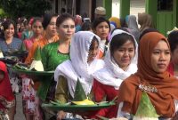 Petik laut menjadi salah satu agenda rutin tahunan di Pulau Masalembu. (Budi/ SJ foto/dok)