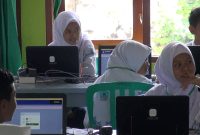 Suasana belajar siswa di sebuah sekolah di Kabupaten Sumenep, Jawa Timur. (Budi/ SJ foto/ dok.)