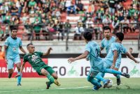 Momen Irfan jaya cetak gol ke gawang Persela, Senin, 01/07/2019. (foto: persebaya.id)