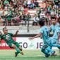 Momen Irfan jaya cetak gol ke gawang Persela, Senin, 01/07/2019. (foto: persebaya.id)
