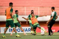 Official training tim Persebaya, di Stadion Maguwoharjo, Sleman, DIY, Jumat, 12/07/2019. (foto: persebaya)