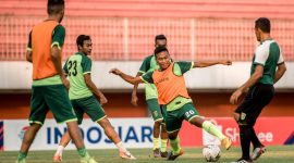 Official training tim Persebaya, di Stadion Maguwoharjo, Sleman, DIY, Jumat, 12/07/2019. (foto: persebaya)