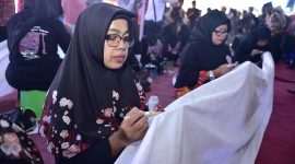 Aksi membatik massal di Kabupaten Lamongan, Kamis, 18/07/2019. (mah/SJ foto)