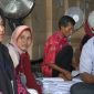 dok. Petugas menyortir surat suara Pilpres di gudang KPU Sumenep. (Budi/ SJ foto)