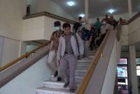 Petugas penyidik KPK, dalam giat penindakan di Kabupaten Pamekasan, Jawa Timur, beberapa waktu lalu. (Budi, SJ foto/ dok.)