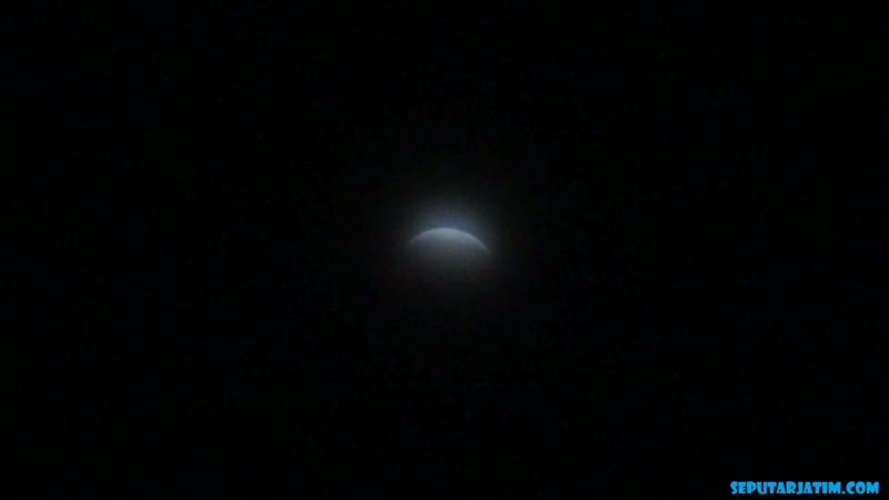 Gerhana bulan sebagian. (Ham/ SJ foto/ dok.)