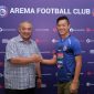 Perkenalan Takafumi Akahoshi dilakukan manajemen Arema FC, Selasa, 27/08/2019. (foto: twitter Arema FC)