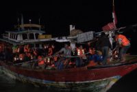 89 korban kapal terbakar tiba di Pelabuhan Kalianget Jumat, 23/08/2019 malam. (dik/SJ foto)