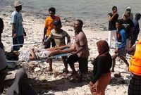 Proses evakuasi korban KMP Santika Nusantara dilakukan petugas, Jumat, 23/08/2019. (dik/ SJ foto)