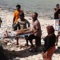 Proses evakuasi korban KMP Santika Nusantara dilakukan petugas, Jumat, 23/08/2019. (dik/ SJ foto)