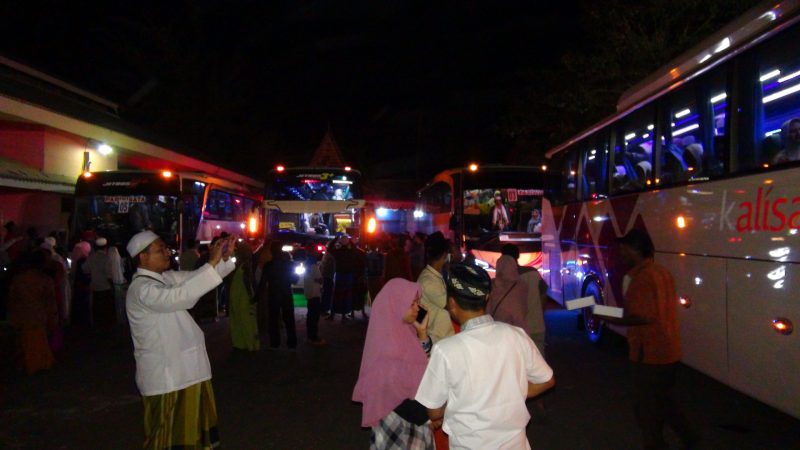 Jamaah Haji Kloter 6 asal Kabupaten Sumenep tiba di Gor Ahmad Yani, Kota Sumenep, Senin petang, 19/08/2019. (Feb/ SJ foto)