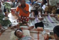 Korban KMP Santika Nusantara dirawat di ruang rapat Puskesmas Masalembu, Jumat, 23/08/2019. (dik/ SJ foto)