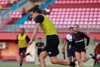 Latihan Madura United jelang hadapi Semen Padang, di Stadion Gelora Madura, Kabupaten Pamekasan, Jawa Timur, Selasa, 27/08/2019. (foto: twitter madura united)