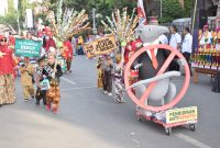 Karnaval HUT RI ke-74 di Lamongan, Jawa Timur, berlangsung meriah. (Mahrus/ SJ foto)