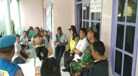 Muspika Kota Sumenep ikut memantau protes warga di Kantor Panitia Pilkades Bangkal, Rabu, 28/08/2019. (yat/ SJ foto)