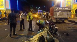 Petugas olah TKP kecelakaan maut, Selasa, 27/08/2019, dini hari. (feb/ SJ foto)