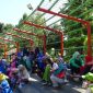 Usai menggelar pawai 1 Muharam, para siswa berkumpul di Taman Adipura Kota Sumenep, Jawa Timur, Senin, 02/09/2019. (Farin/ SJ foto)