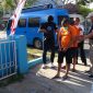 Dua tersangka pengedar pil ekstasi digelandang petugas ke kantor BNN Kabupaten Sumenep, Selasa, 10/09/2019. (Didik/ SJ foto)
