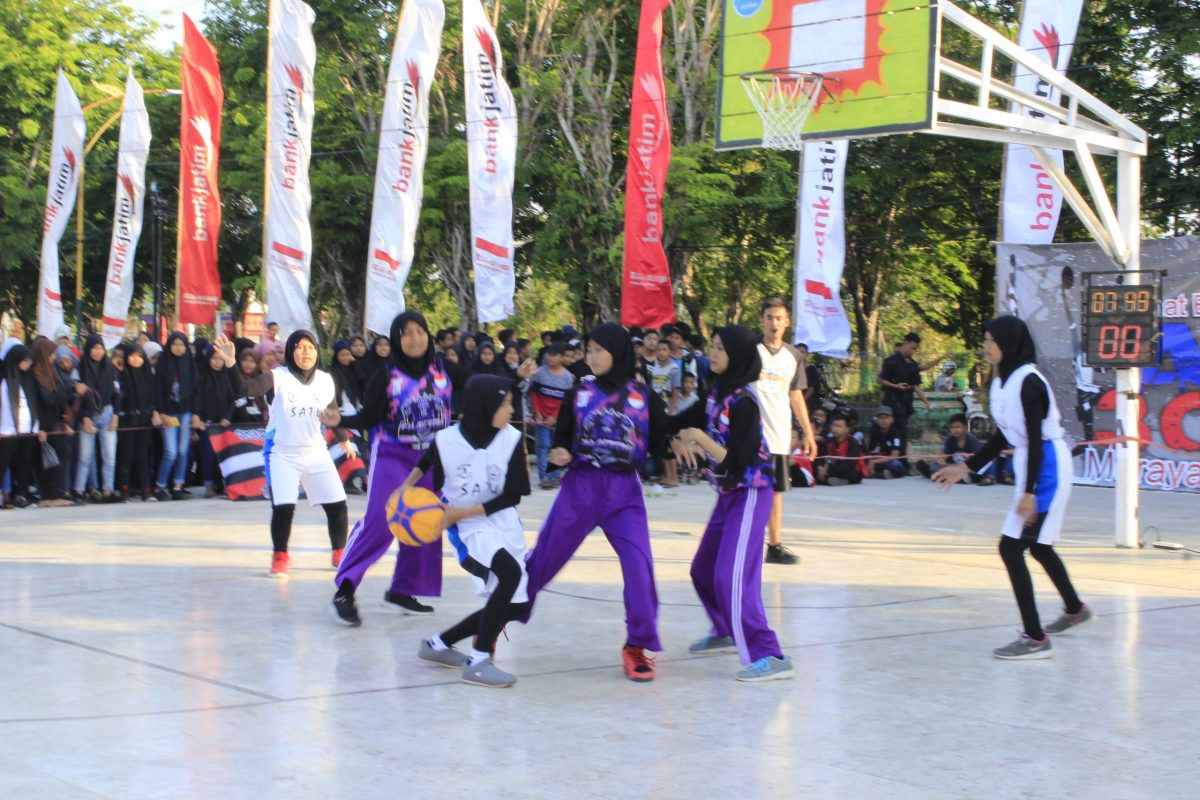 Lomba basket three on three digelar untuk memperingati Hari Perhubungan Nasional tahun 2019 di Sumenep. (Farin/ SJ foto)