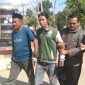 Petugas amankan DS, (29), saat sedang menunggu pembeli sabu di Desa Pakondang, Rubaru, Sumenep, Jumat, 20/09/2019. (Feb/ SJ foto)
