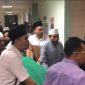Jenazah KH Fuad Amin Imran saat akan dibawa dari RS Graha Amerta Surabaya menuju ke kampung halaman di Bangkalan, Jawa Timur. (Juli/ SJ foto)