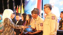 Pemberian bantuan untuk korban karhutla di Jambi diserahkan Gubenur Jatim, Khofifah Indar Parawansa saat pembukaan Jambore Taruna Siaga Bencana (Tagana) di Gedung Negara Grahadi, Surabaya, Rabu, 25/09/2019 lalu. (Fahri/ SJ foto)