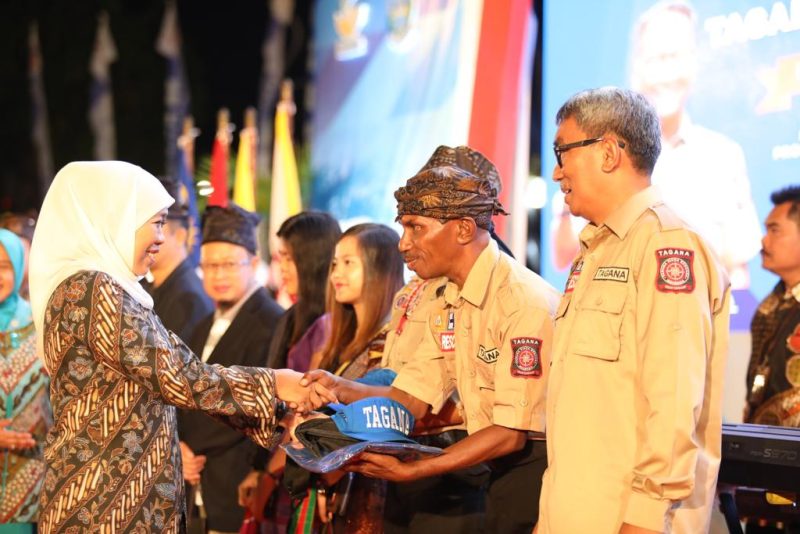 Pemberian bantuan untuk korban karhutla di Jambi diserahkan Gubenur Jatim, Khofifah Indar Parawansa saat pembukaan Jambore Taruna Siaga Bencana (Tagana) di Gedung Negara Grahadi, Surabaya, Rabu, 25/09/2019 lalu. (Fahri/ SJ foto)