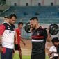 Pelatih Kiper Kurnia Sandy ikut memantau latihan Madura United, Sabtu malam, 07/09/2019. (foto: twitter madura united)