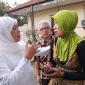 Gubernur Khofifah temui perantau asal Jatim setibanya di Surabaya pasca insiden Wamena. (Fahmi/SJ Foto)