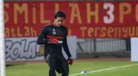 Kiper Madura United Muhammad Ridho latihan pemanasan jelang laga Madura United Vs Persela, di Stadion Gelora Bangkalan, Jawa Timur, Selasa, 24/09/2019. (istimewa)